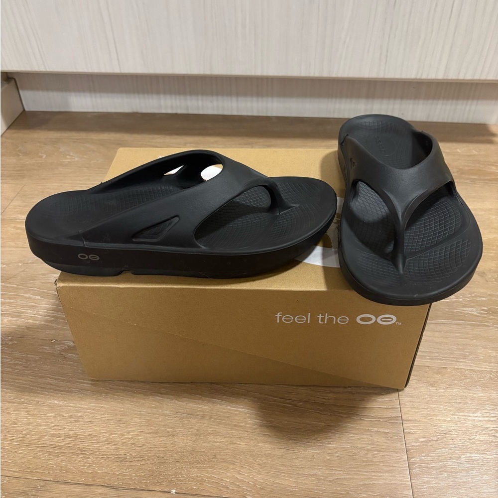 OOFOS OOriginal Flip Flop Black men 8 women 10
